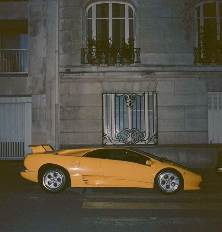 YELLO
